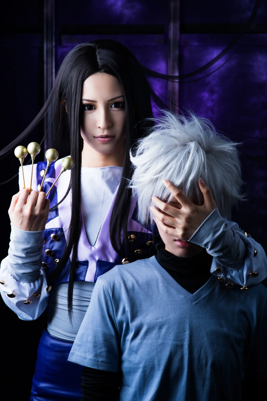 Cosplay Illumi nổi bật với mái tóc dài thẳng đặc trưng