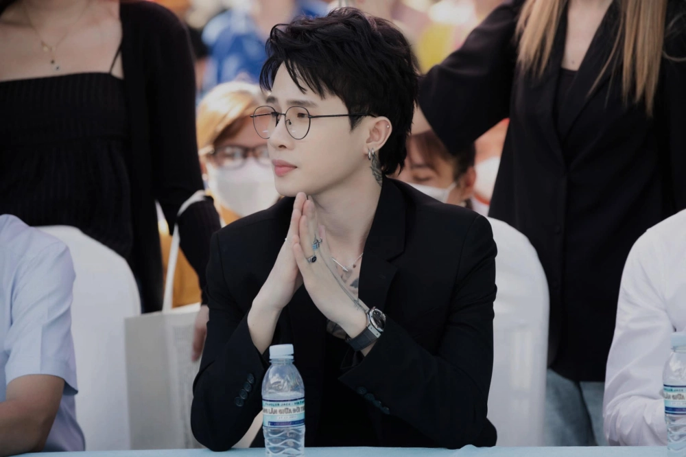 Jack tổng tài, hình tượng vest sang trọng