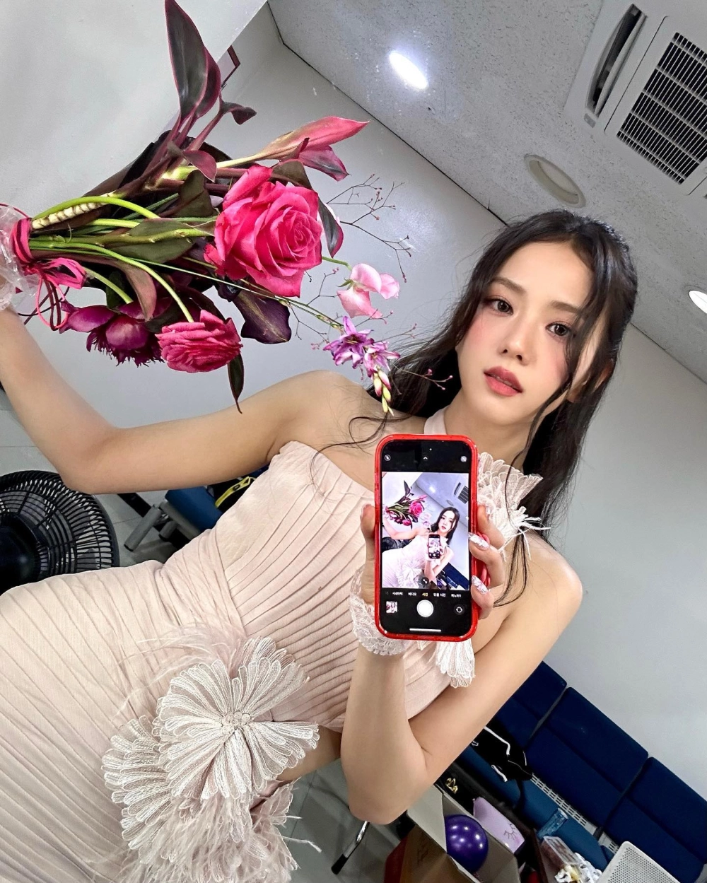 Jisoo Instagram, theo dõi ngay để cập nhật