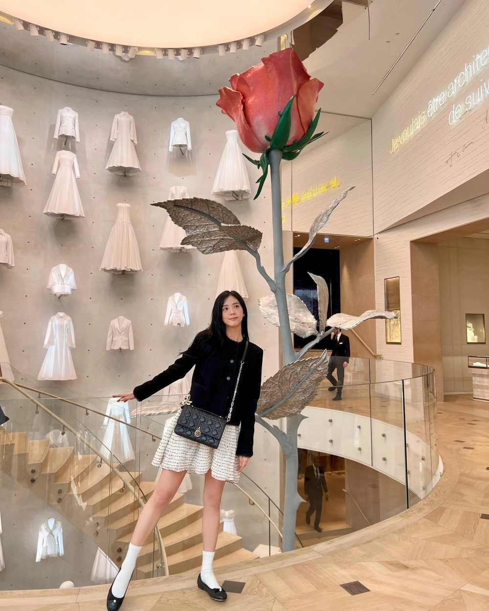 Jisoo outfits, phong cách biến hóa cuốn hút
