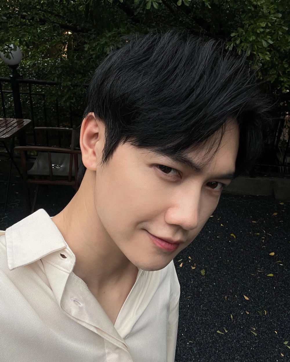 Khám phá sự xuất hiện của JSol và anh trai say hi trong các video và chương trình.