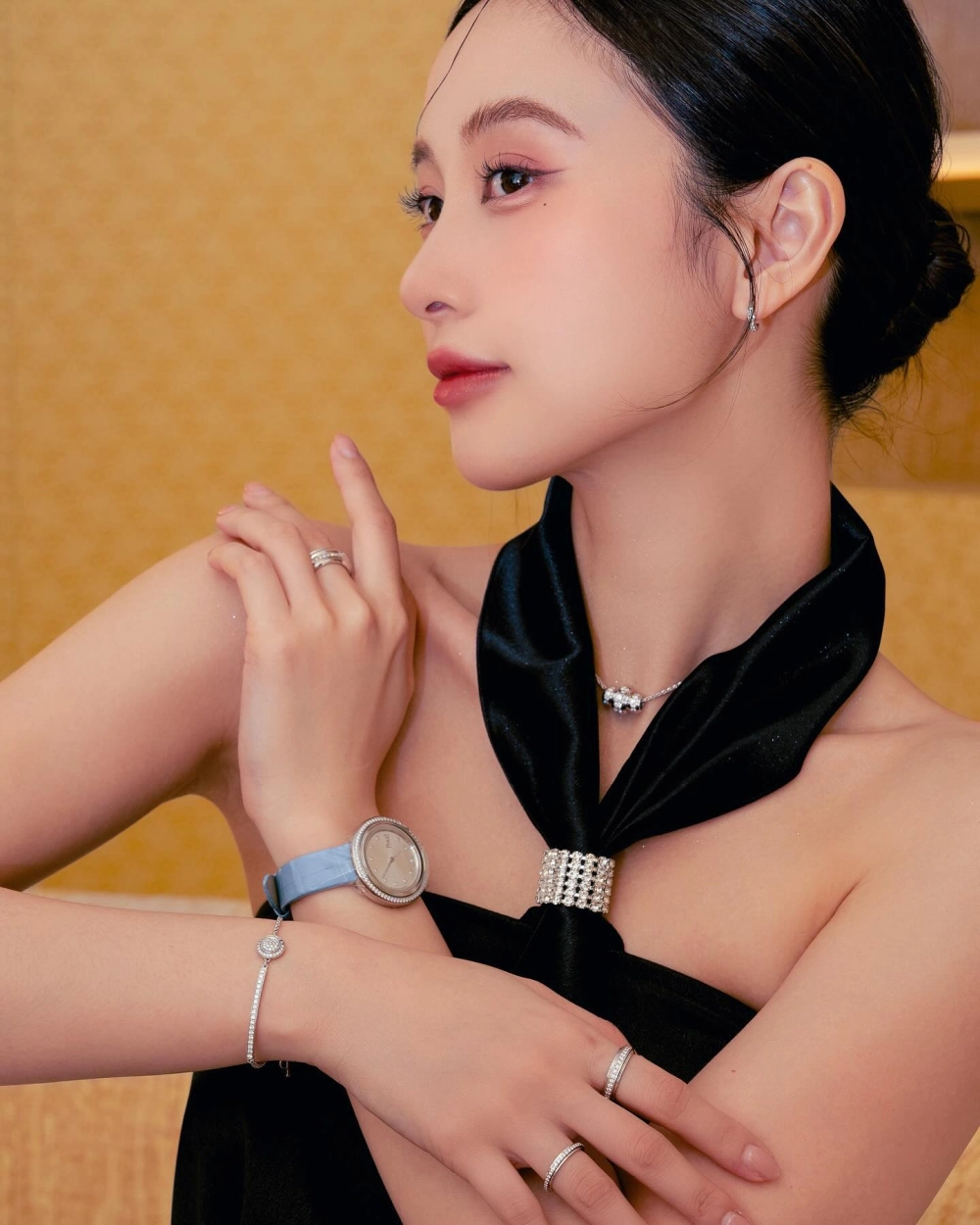 Jun Vũ tuổi 30 vẫn trẻ trung rạng rỡ