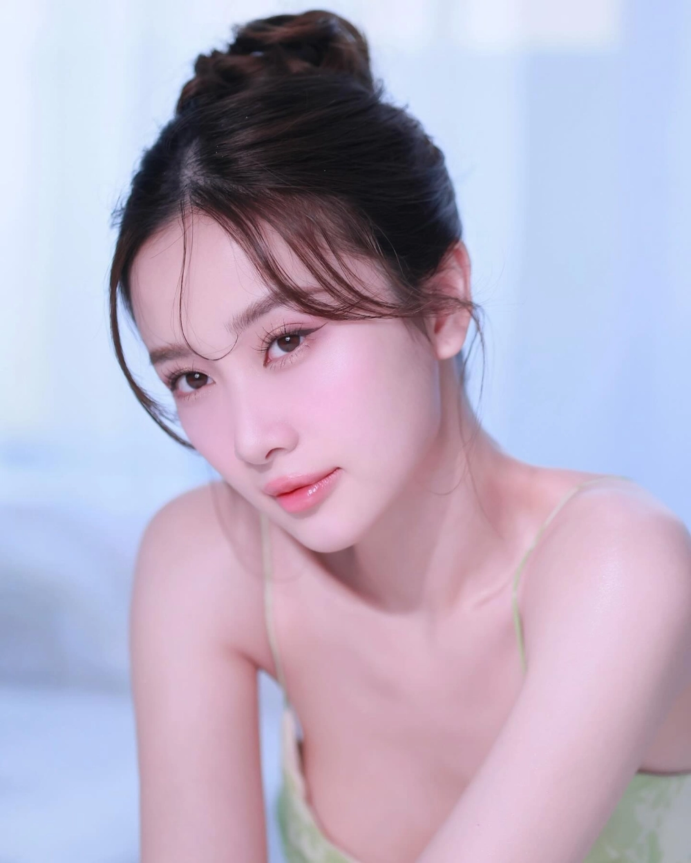 Jun Vũ phẫu thuật nâng ngực công khai tự tin
