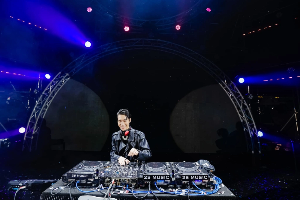 K-ICM live TikTok, chơi đàn khuấy đảo fan