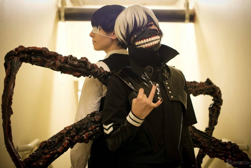 Ken Kaneki cosplay biến hóa từ hiền lành sang lạnh lùng