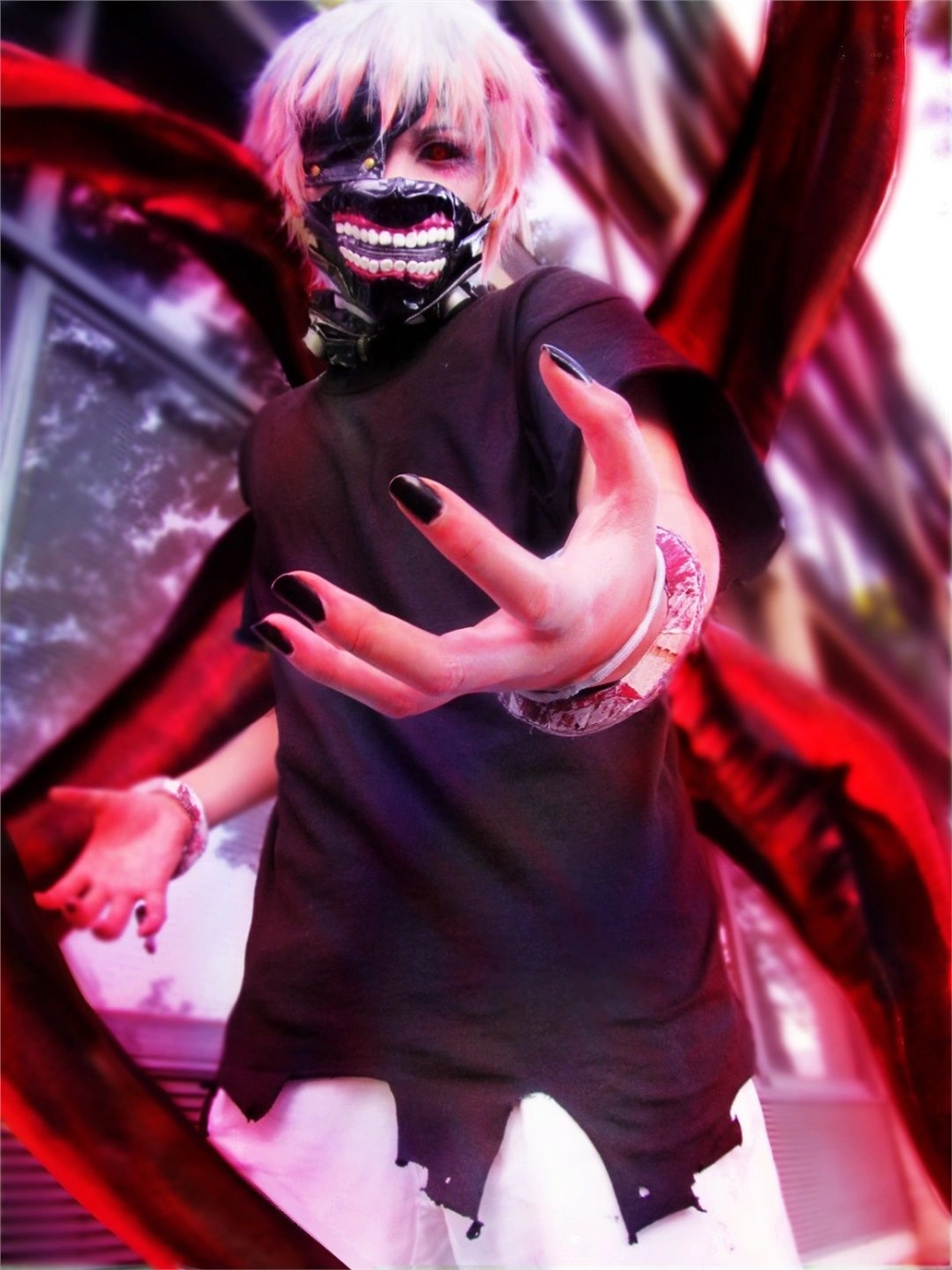 Cosplay Kaneki kết hợp mặt nạ tạo hình đầy mê hoặc