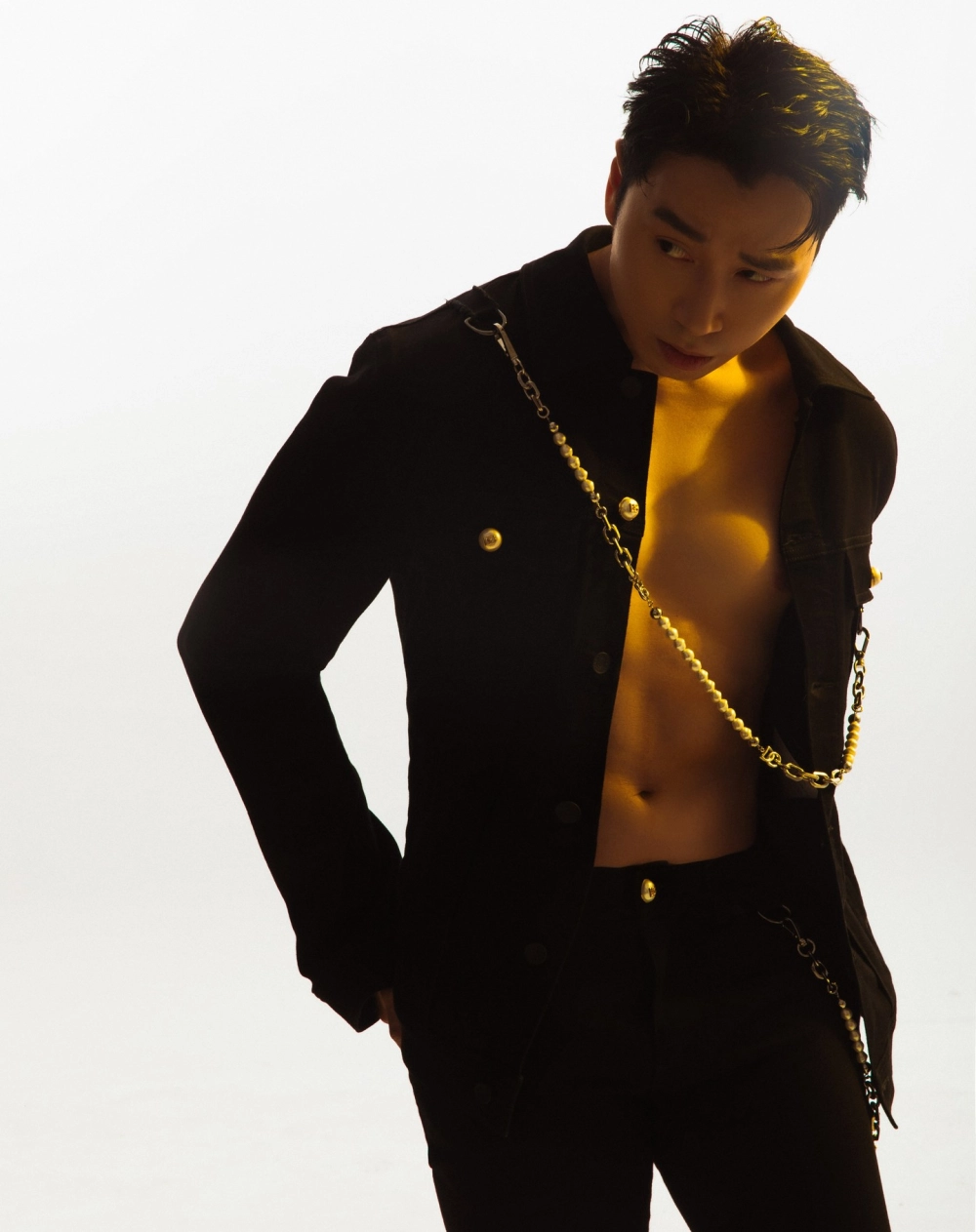 Hai the giới Karik, bản rap kể hai cuộc đời