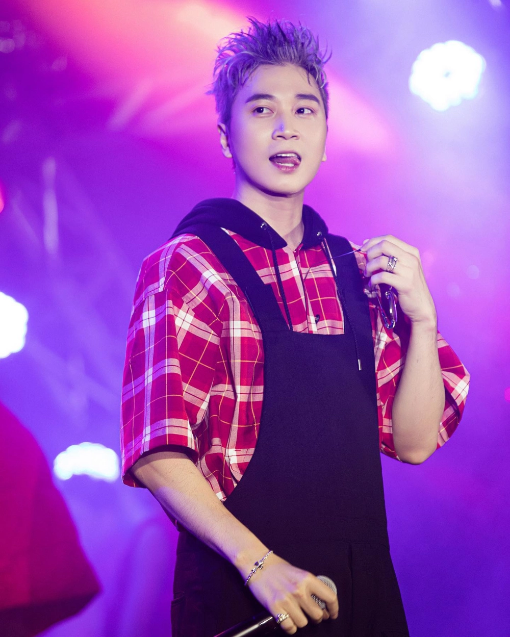 Karik có chơi có chịu, bản rap chất như nước cất