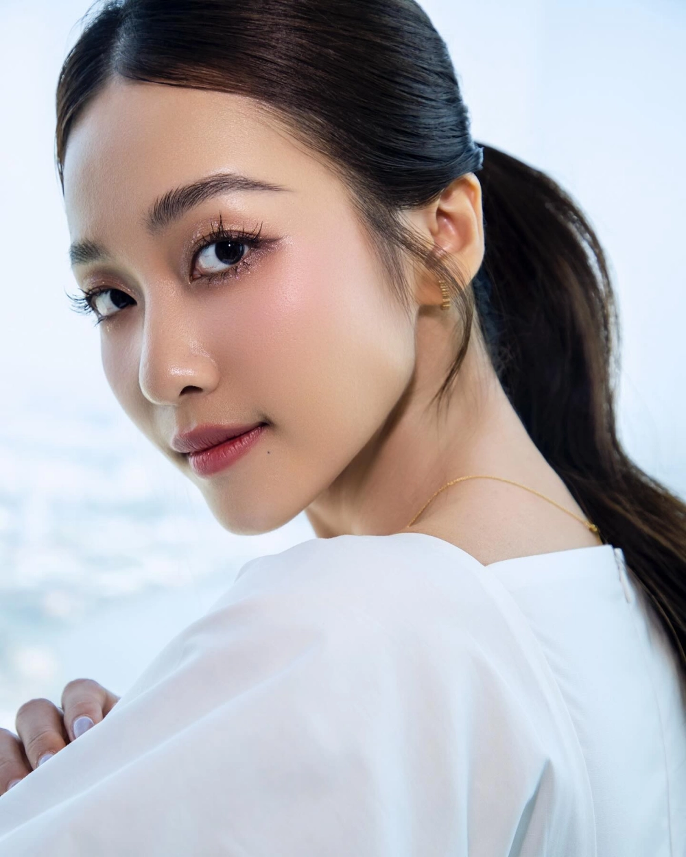 Khả Ngân rạng rỡ với nhan sắc và tài năng trẻ trung