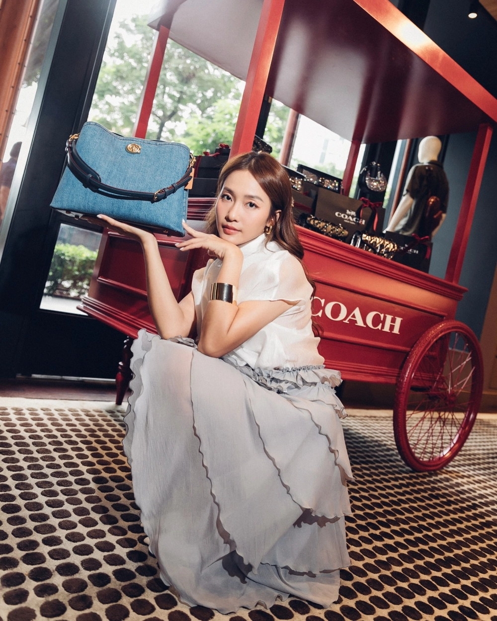 Khả Ngân Kenh14 thường xuyên lên báo với phim mới