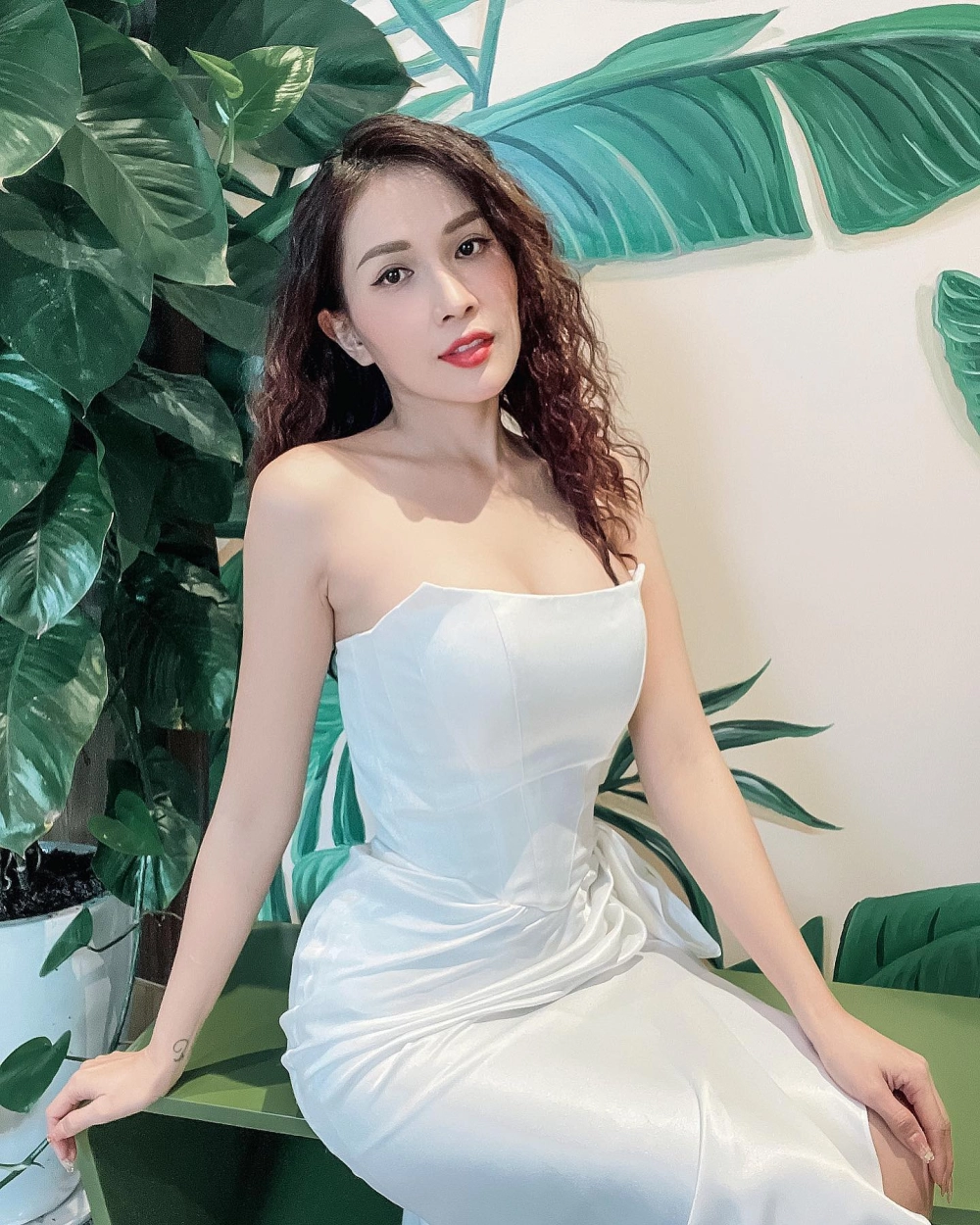 Khám phá sự tham gia của Khả Như trong 7 nụ cười xuân và những màn trình diễn đáng nhớ.