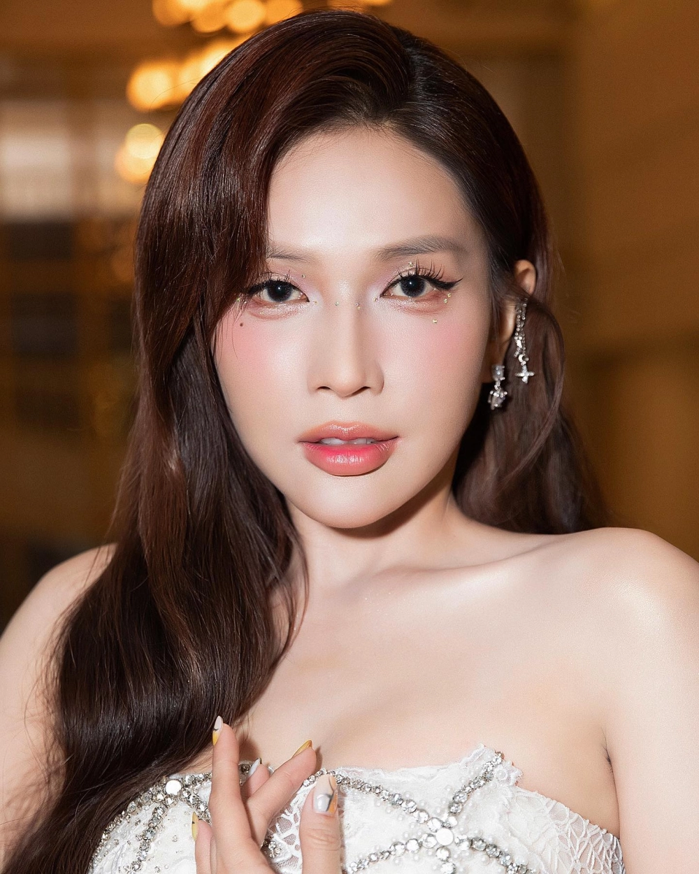 Tìm hiểu về sự nghiệp nghệ thuật và thành tựu của nghệ sĩ Khả Như.