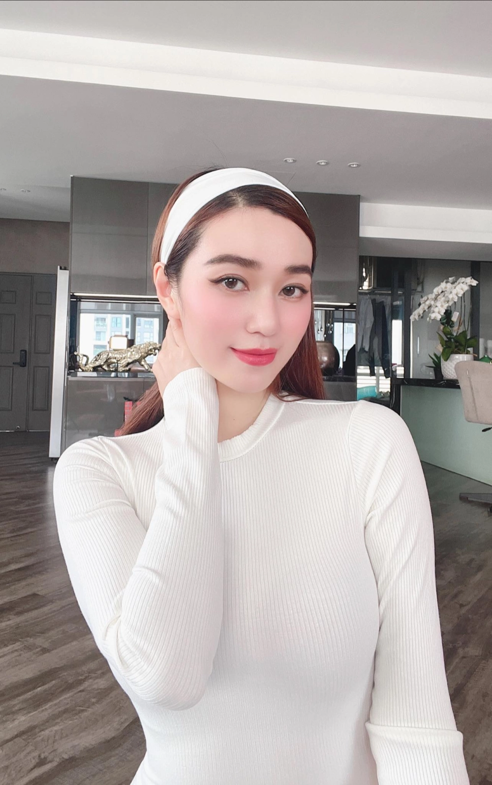 Theo dõi những khoảnh khắc đời thường tuyệt đẹp của Khánh My Instagram