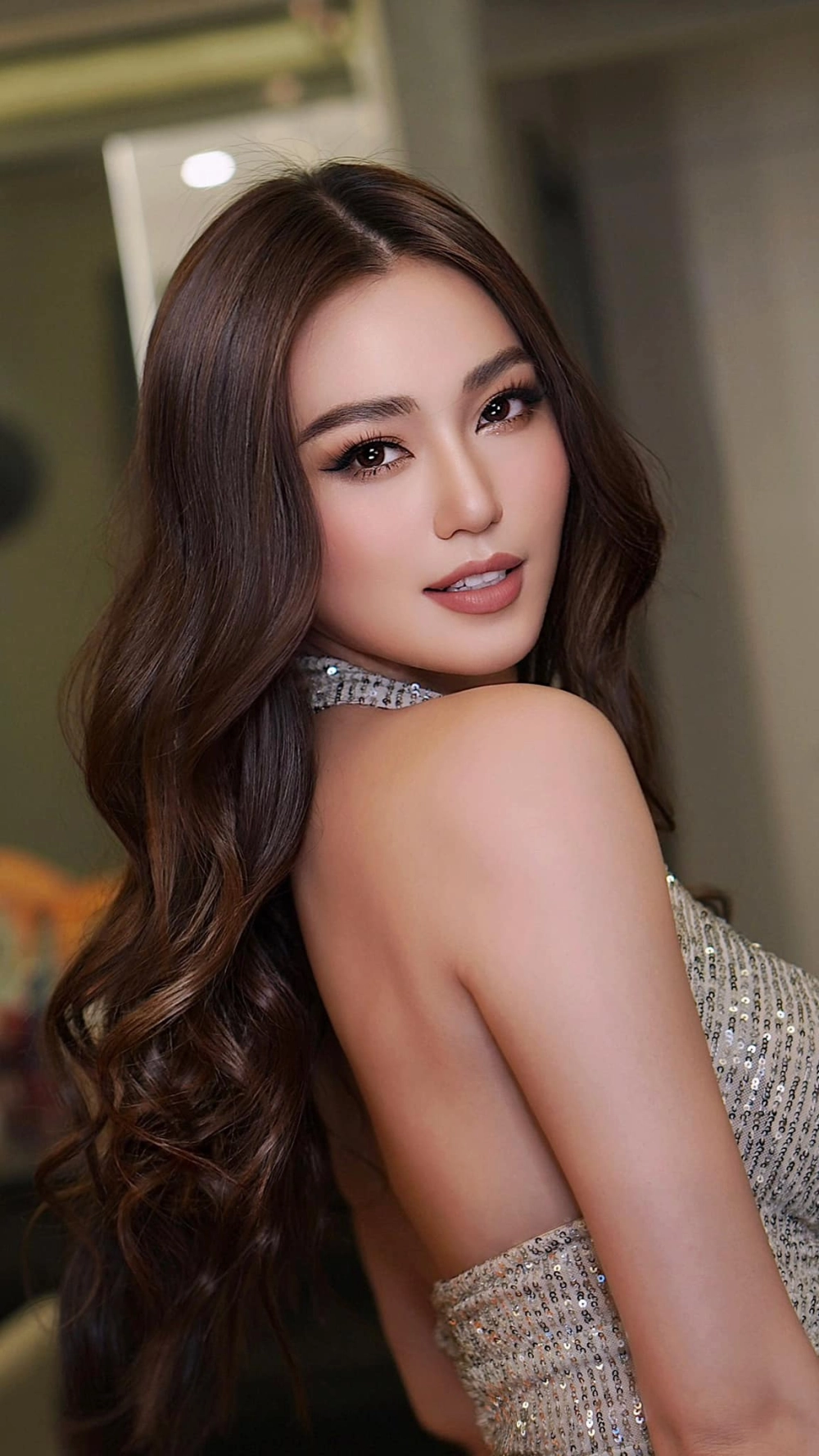 Cùng chiêm ngưỡng vẻ đẹp quyến rũ của người mẫu Khánh My trong từng bộ ảnh