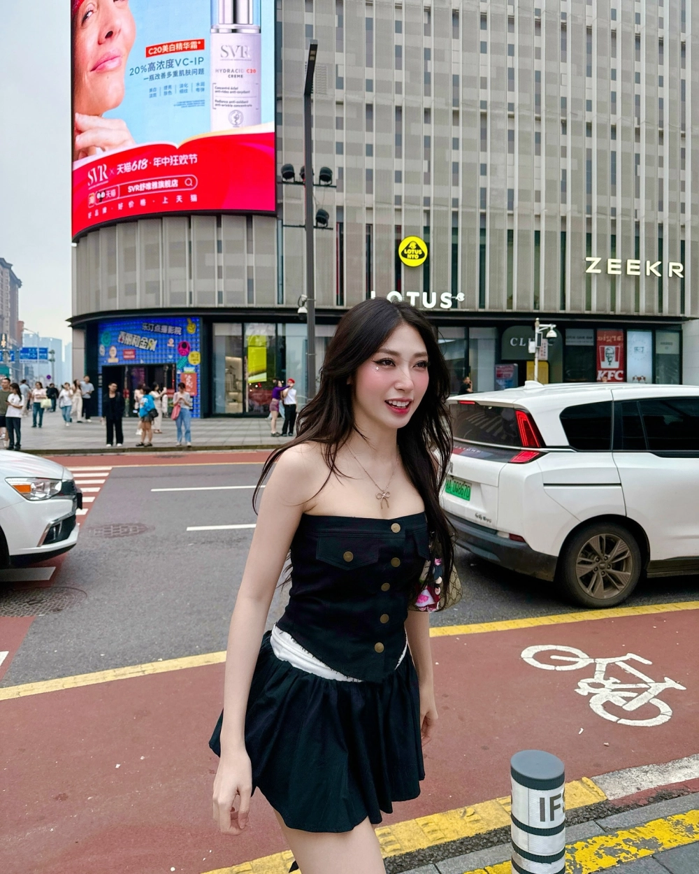 Khổng Tú Quỳnh livestream chia sẻ chuyện đời và sự nghiệp