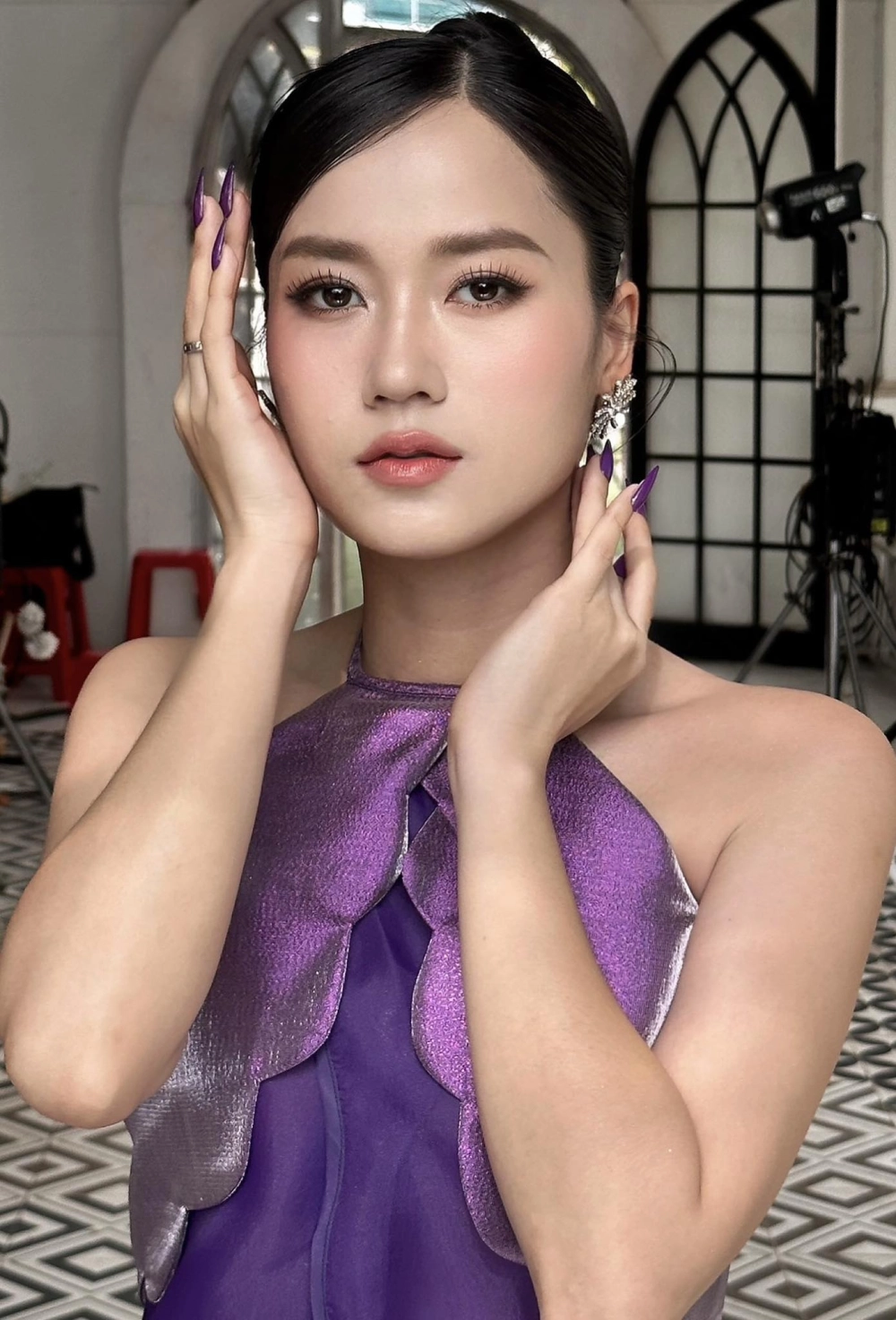 Ca Sĩ Lâm Vỹ Dạ gây bất ngờ khi thể hiện khả năng ca hát