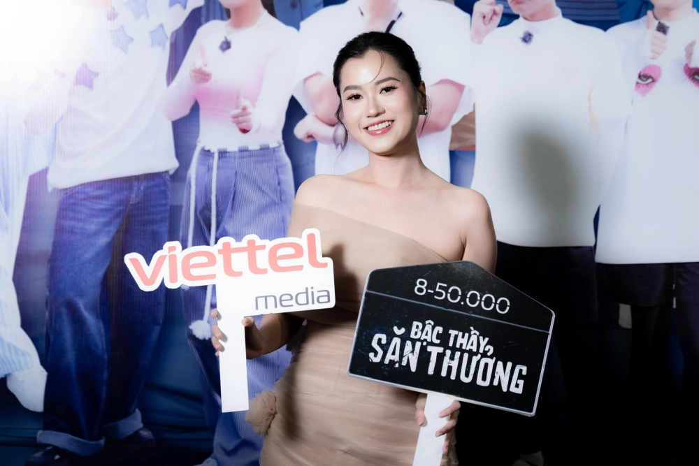 Hình Lâm Vỹ Dạ đẹp rạng rỡ và tự nhiên trong từng khoảnh khắc