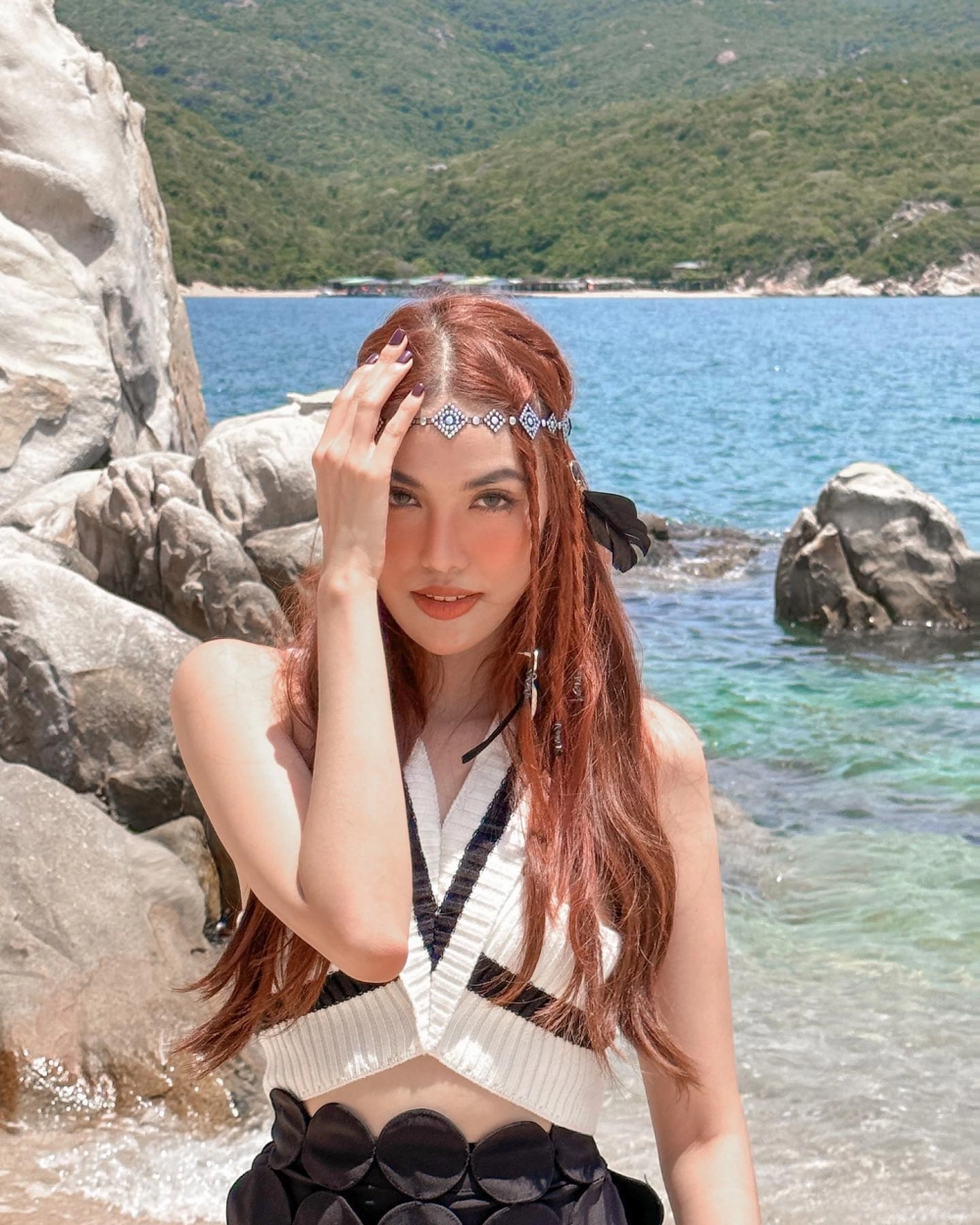 Lan Khuê nói tiếng Anh lưu loát tại Miss World