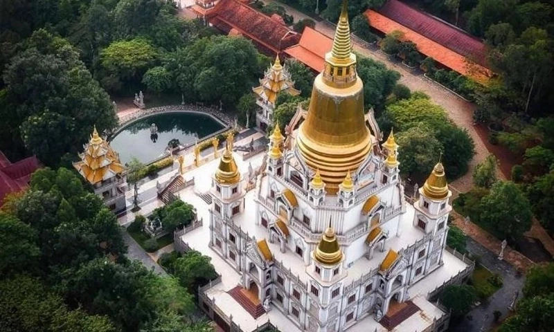 Kiến trúc chùa bửu long mang đậm nét Phật giáo nguyên thủy, tinh tế và độc đáo.