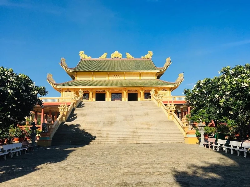 Chùa phật quang bà rịa vũng tàu nổi bật với cảnh quan thanh tịnh giữa núi rừng.