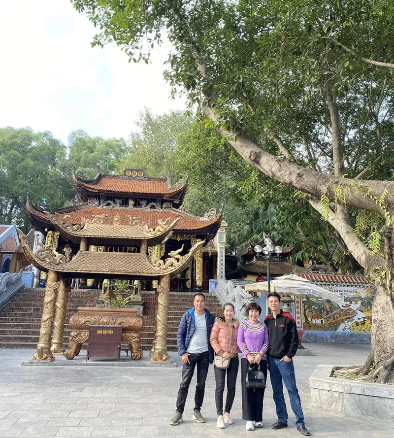Du xuân đầu năm tại di tích đền bà chúa kho
