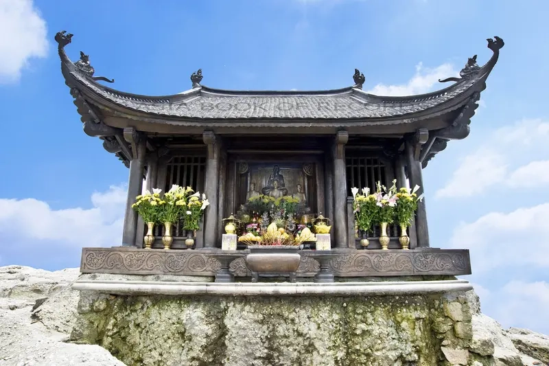 Di tích chùa đồng Yên Tử cổ kính thu hút hàng nghìn du khách