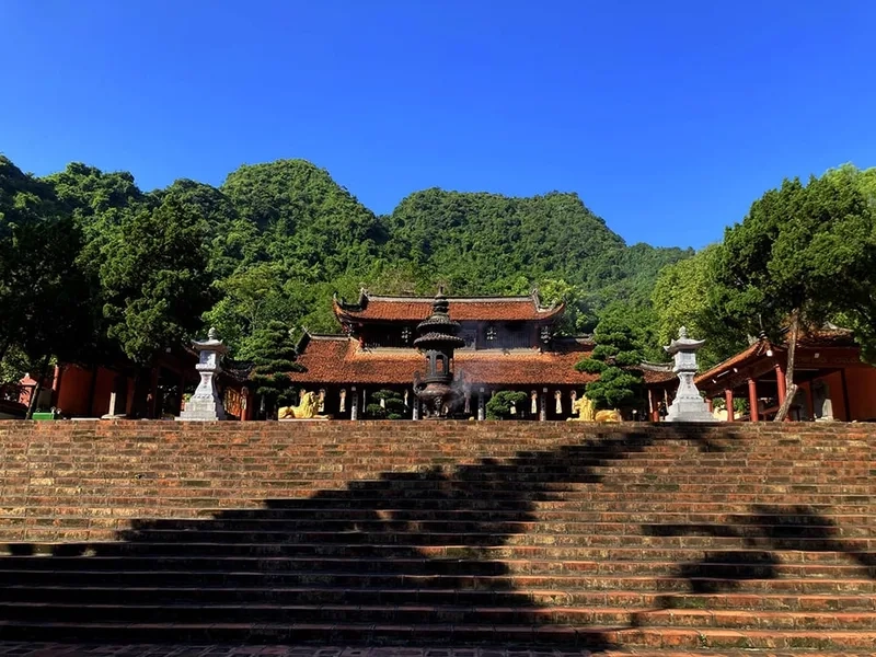 Khám phá nét cổ kính tại di tích chùa hương