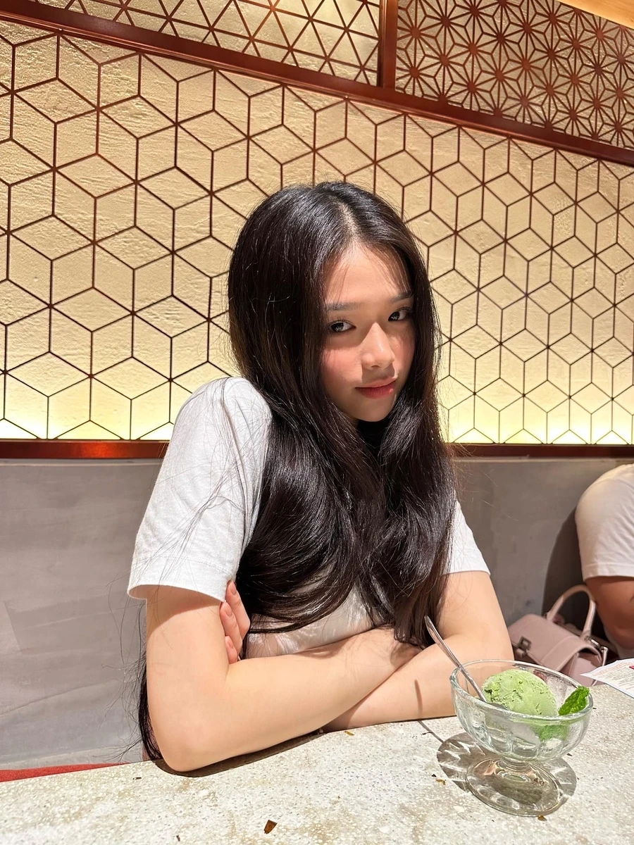 Lời bài hát Linh Ka Gonna Be You là sản phẩm âm nhạc đáng chú ý của cô