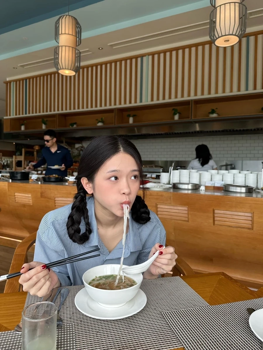 Linh Ka Tiktok là nơi cô tạo ra những video sáng tạo và giao lưu với người hâm mộ