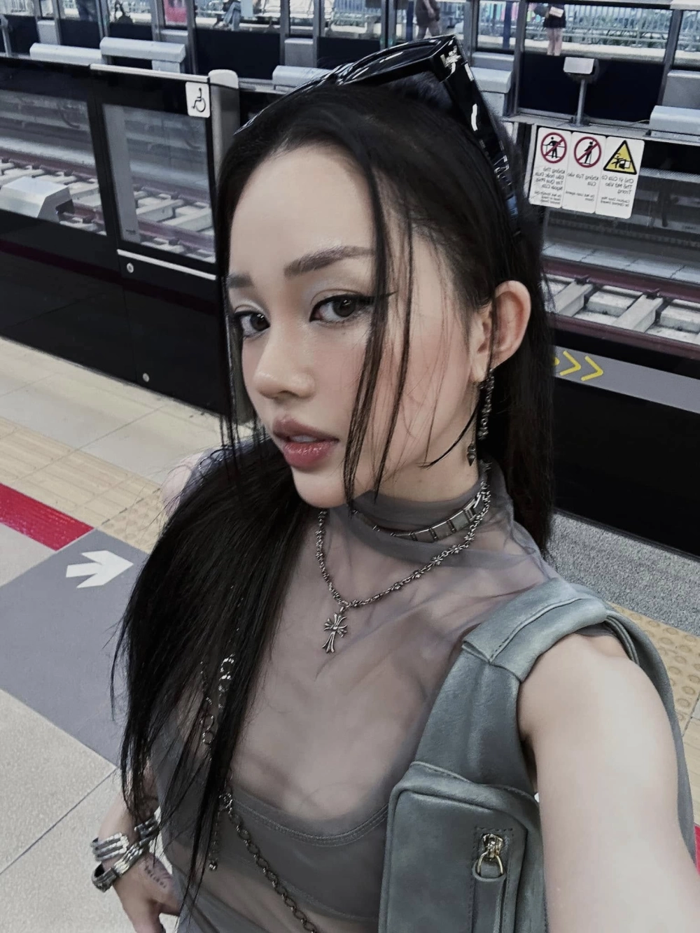 Linh Ngọc Đàm nâng mũi - thay đổi ấn tượng trong phong cách của cô