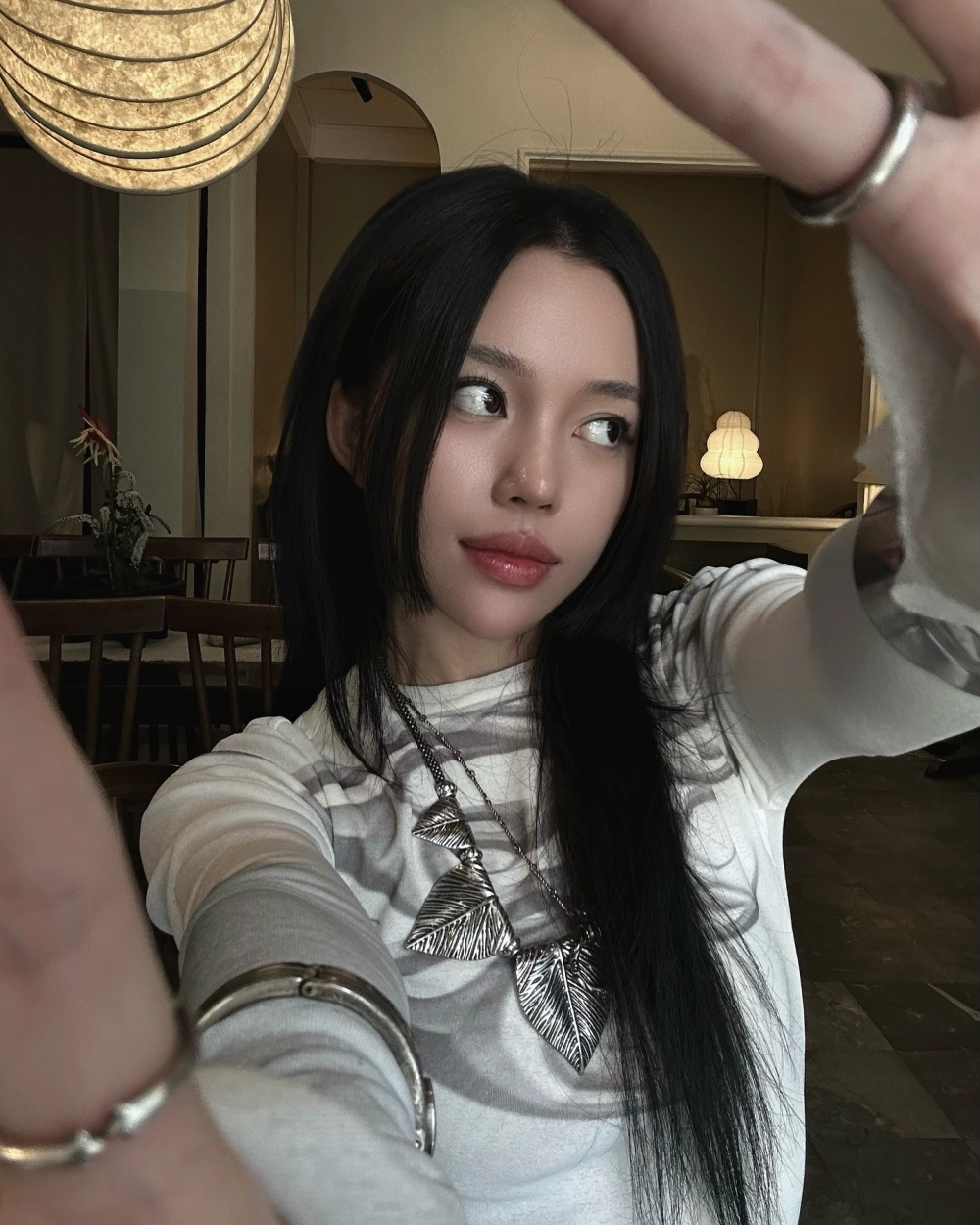 Theo dõi Linh Ngọc Đàm IG để cập nhật những khoảnh khắc mới nhất
