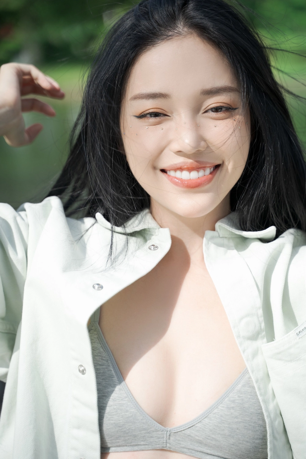 Cùng chúc mừng Linh Ngọc Đàm sinh nhật với những khoảnh khắc vui vẻ