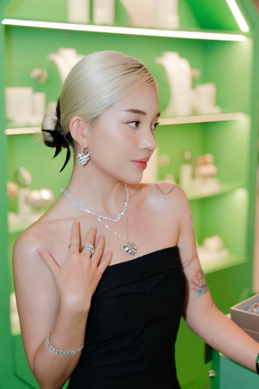 Tìm hiểu thêm về năm sinh của Linh Ngọc Đàm sinh năm và những dấu ấn đáng nhớ
