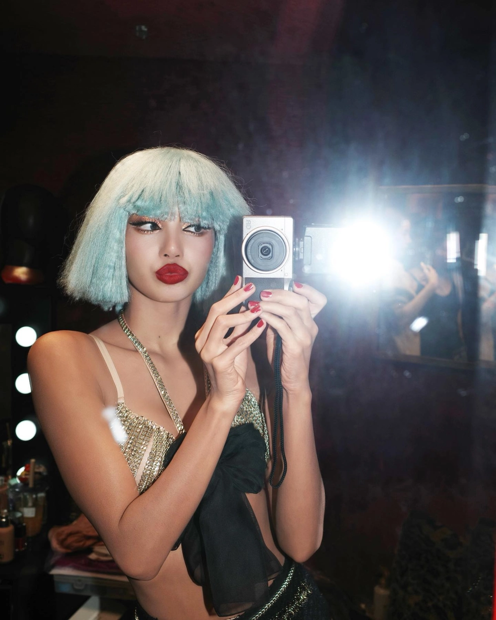 New woman Lisa lyrics, lời hát đầy cảm hứng