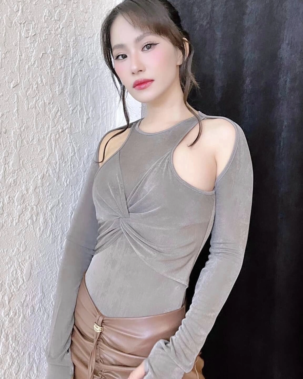 Hình ảnh trong lương bích hữu đi giữa trời rực rỡ đầy mộng mơ