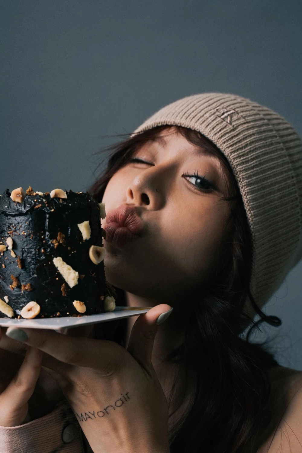 Mai âm nhạc bị đấm gây xôn xao cộng đồng mạng