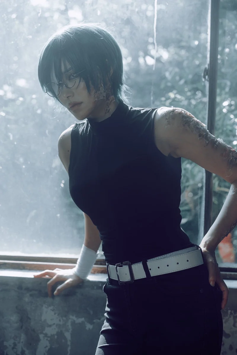 Cosplay Maki lột tả rõ vẻ lạnh lùng mạnh mẽ