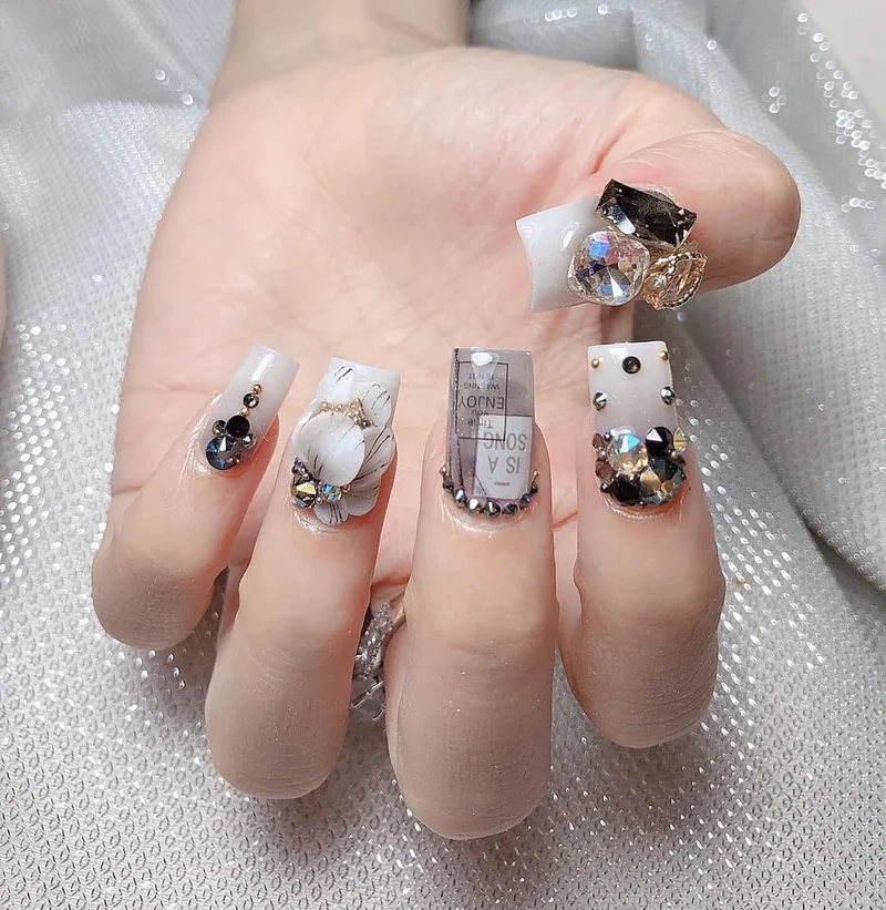 Cơn sốt mới gọi tên nail thạch đính đá ngọt ngào