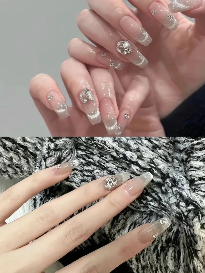 Đầu tư cho bộ bộ móng tay đính đá đậm chất cá tính