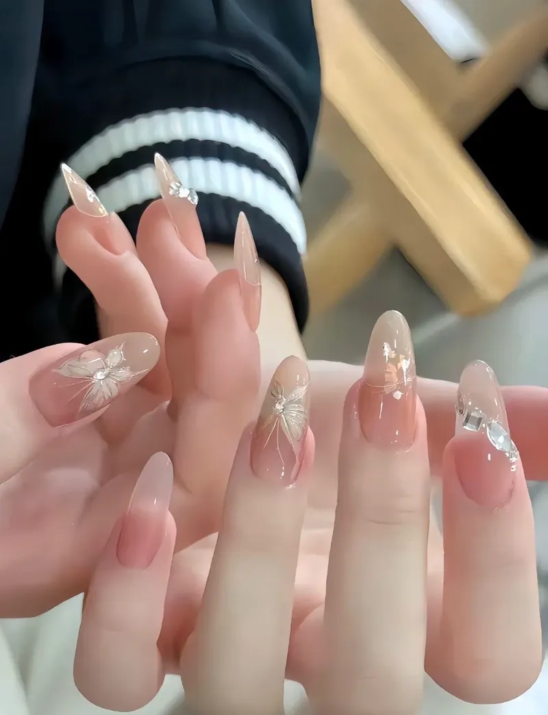 Thiết kế độc đáo với mẫu nail phen đầu móng