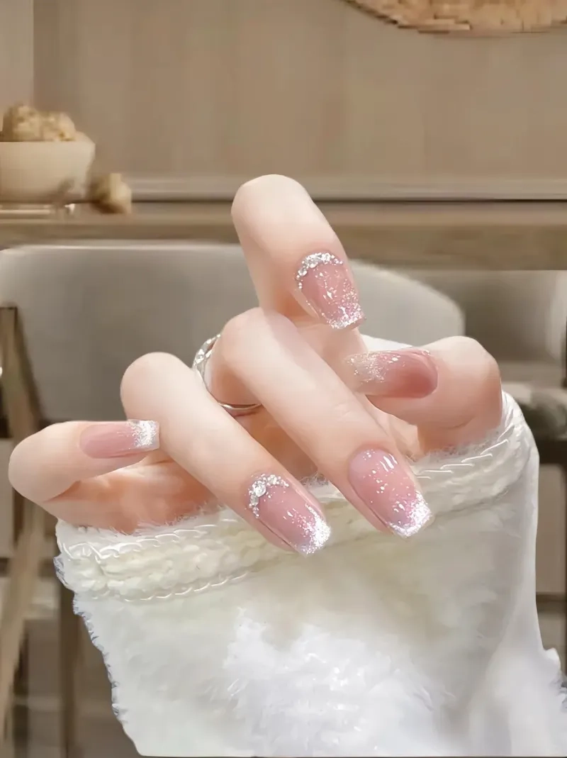 Cảm hứng từ sắc màu với mẫu sơn đầu móng đẹp