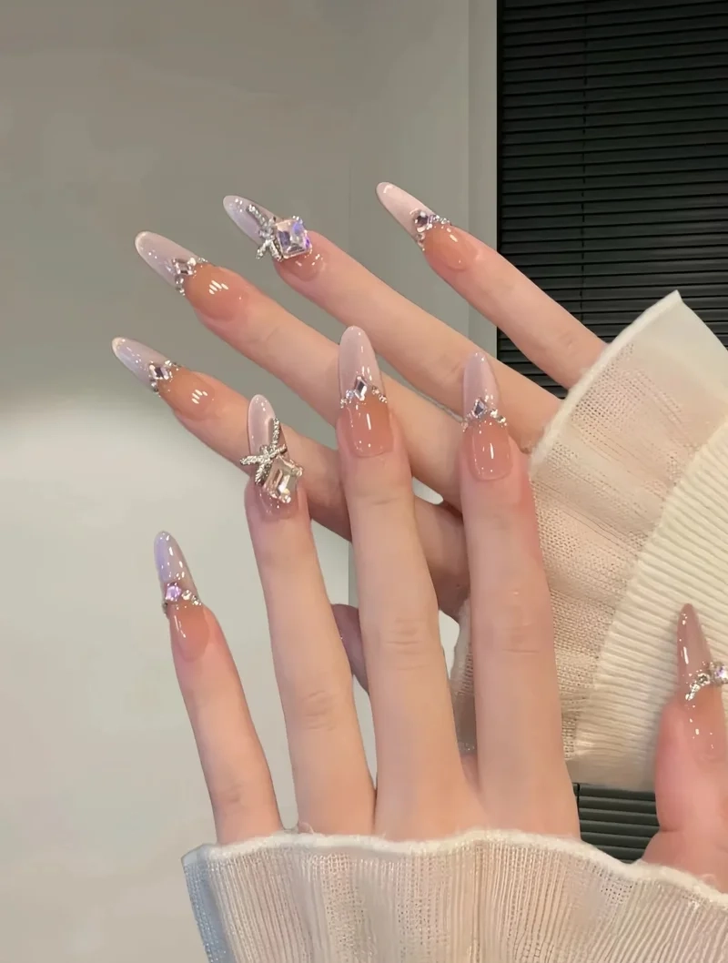 Đón xuân thật chất với combo làm móng tay chơi tết