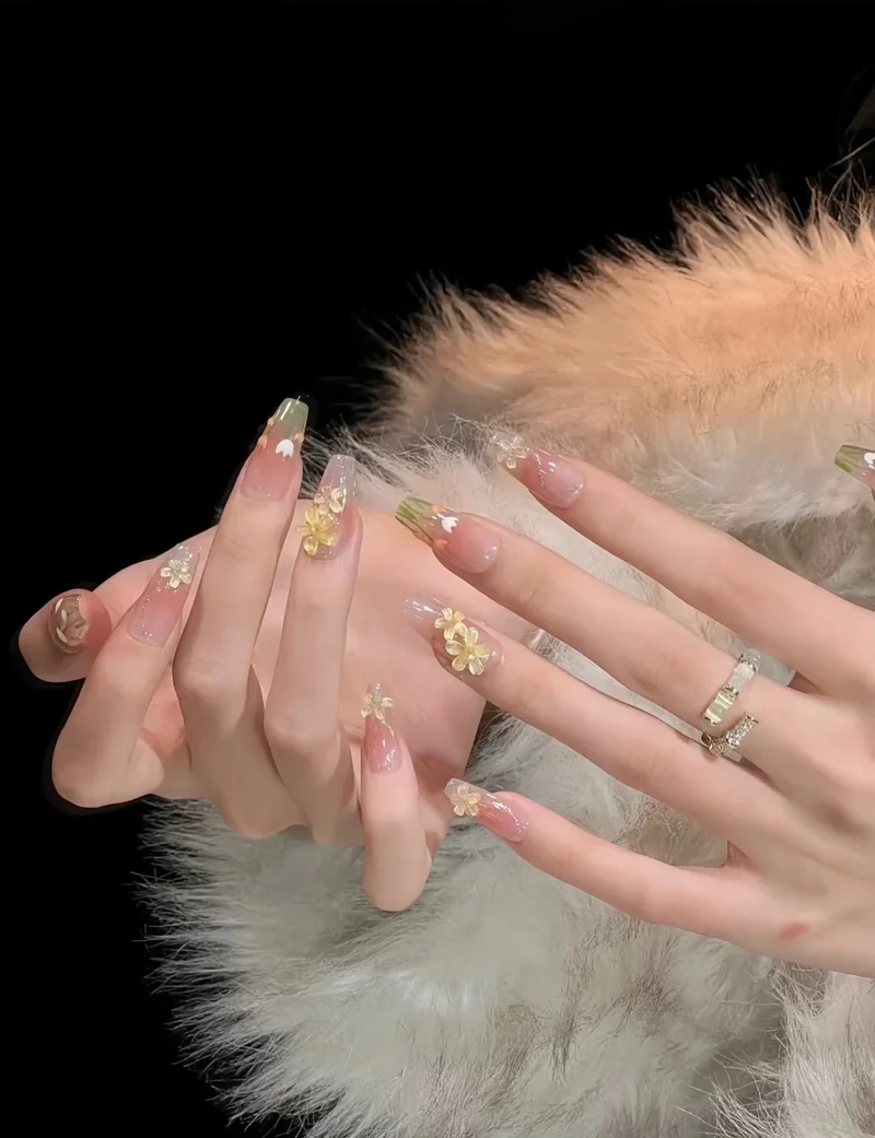 Hô biến bàn tay với nail xinh đón tết chỉ trong 1 bước
