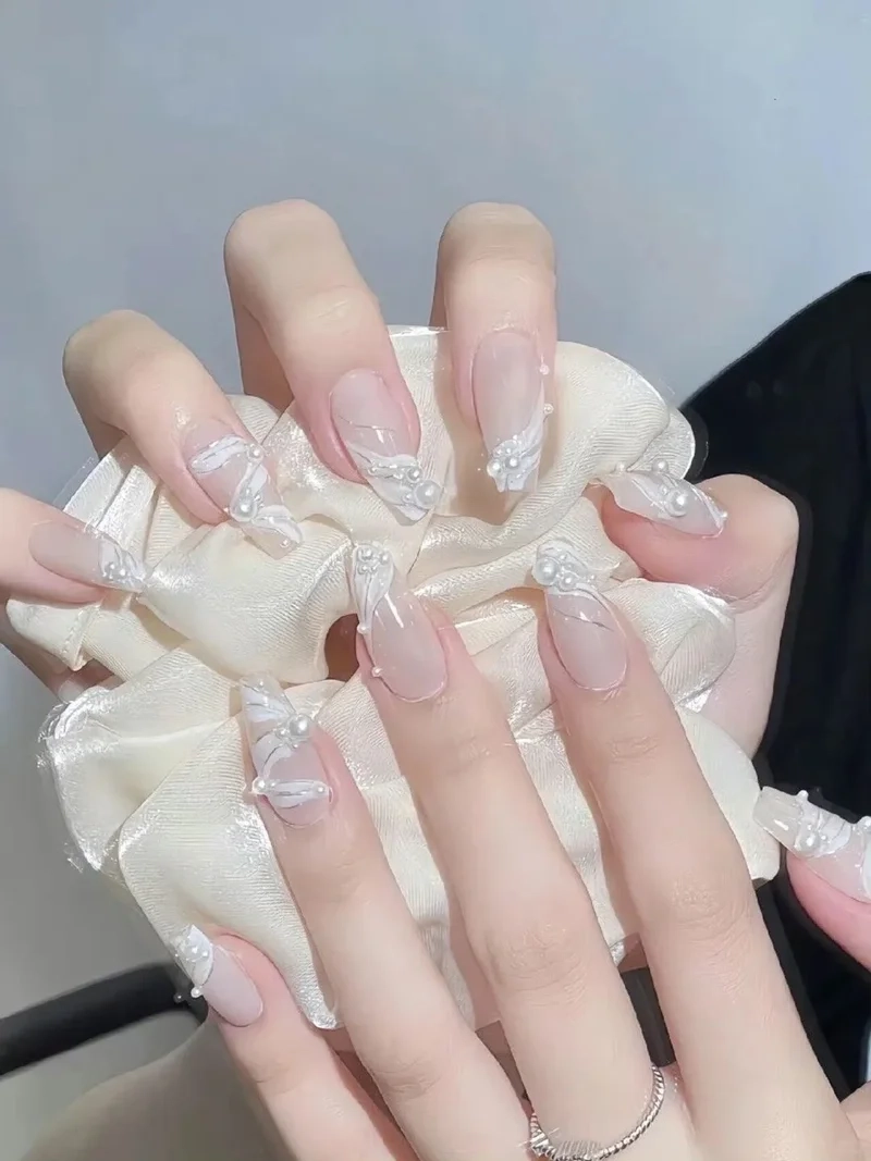 Đẹp rạng ngời với các mẫu móng đẹp đón tết