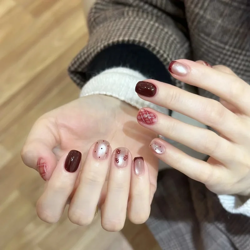 Đổi vận đầu năm nhờ chọn đúng màu móng tết