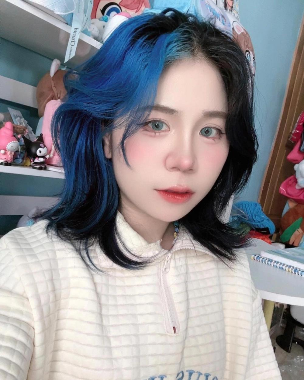 Tải ngay hình nền Chị Mèo Simmy cho điện thoại và máy tính của bạn