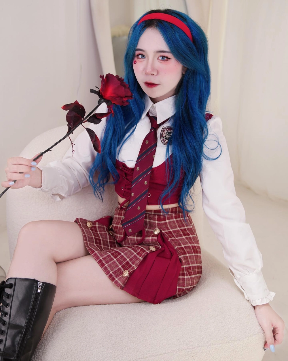 Hãy coi Mèo Simmy và cùng cô ấy trải nghiệm những video hấp dẫn
