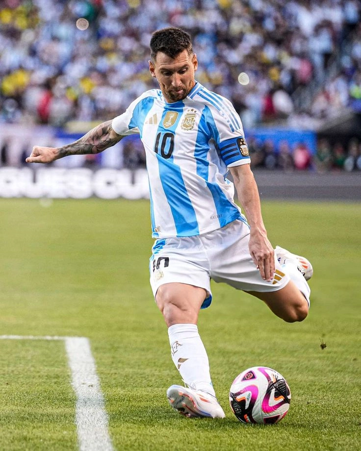 cầu thủ bóng đá lionel messi ấn tượng