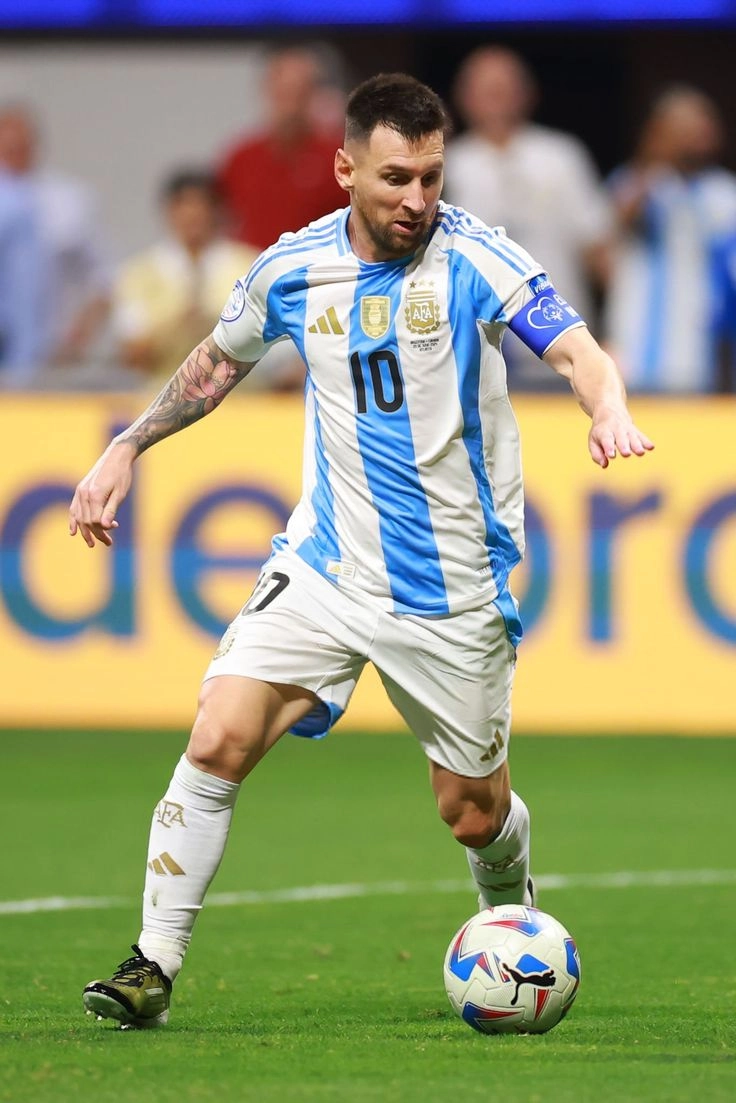 cầu thủ bóng đá messi chất riêng