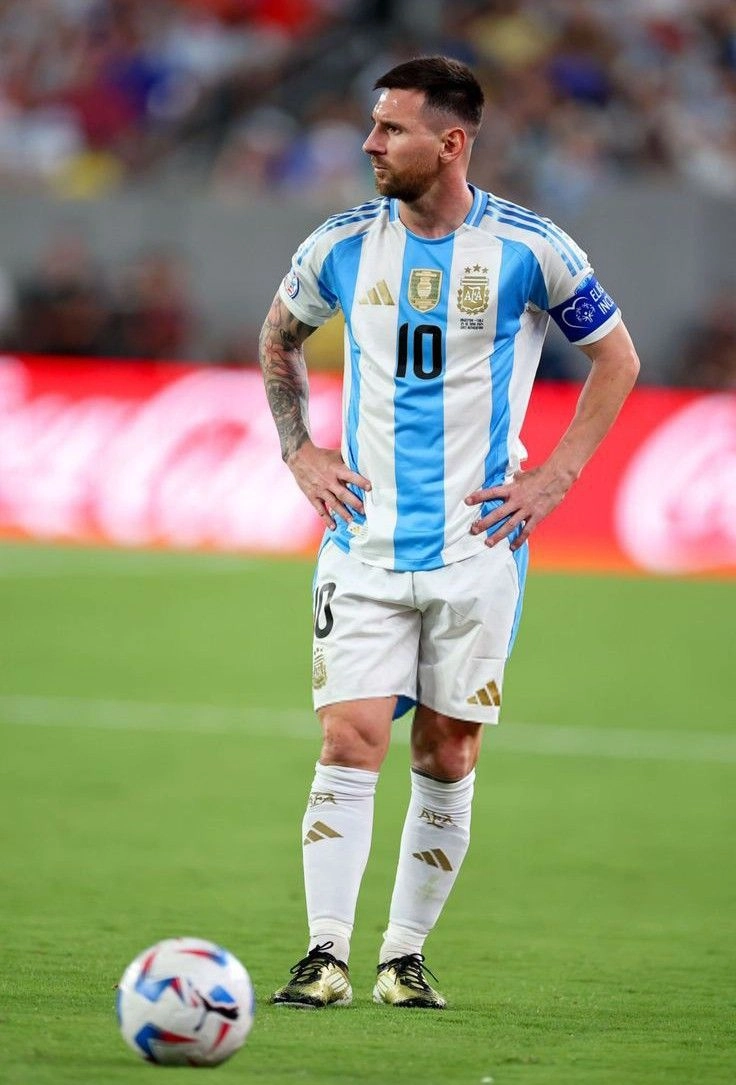 cầu thủ đá bóng messi thần thái đỉnh